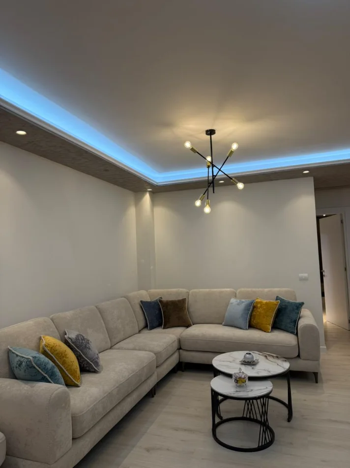 Tirane, jepet me qera apartament 2+1+Ballkon Kati 3, 117 m² 800 € (Ish Sheshi Shqiponja/Kompleksi Akses)