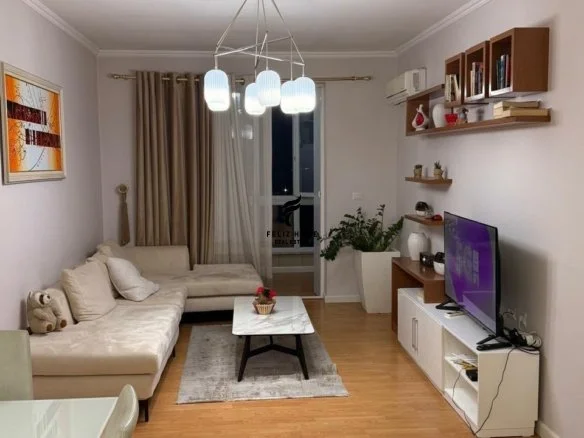 Tirane, jepet me qera apartament 2+1+Ballkon Kati 3, 120 m² 1.100 € (STACIONI TRENIT)