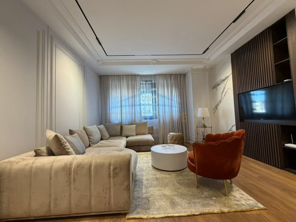 Tirane, jepet me qera apartament 2+1+Ballkon Kati 3, 133 m² 1.600 € (Rruga e Barrikadave)
