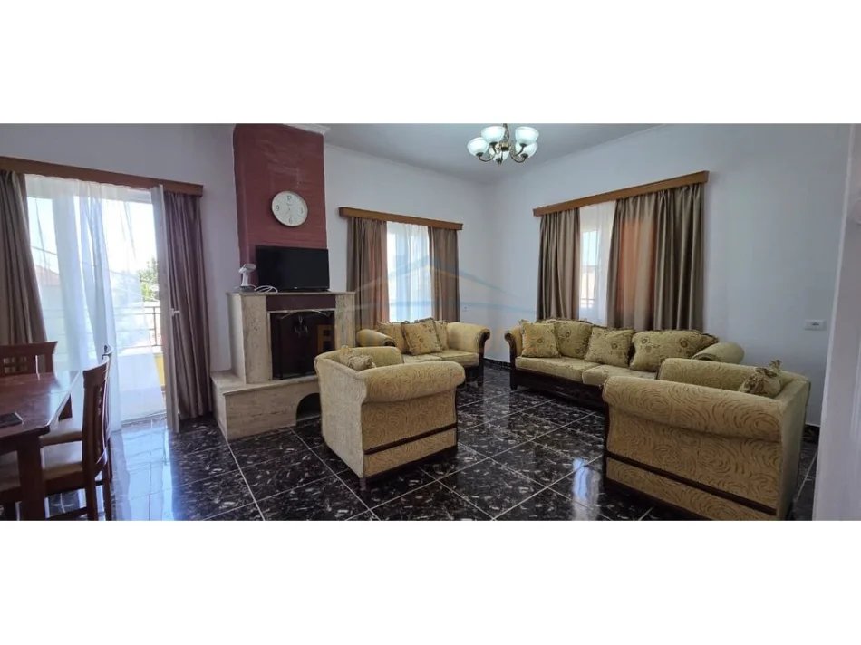Tirane, jepet me qera apartament 2+1+Ballkon Kati 3, 150 m² 800 € (Kopshti Nene Tereza)