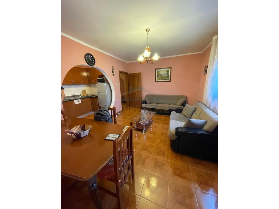 Tirane, jepet me qera apartament 2+1+Ballkon Kati 3, 75 m² 500 €