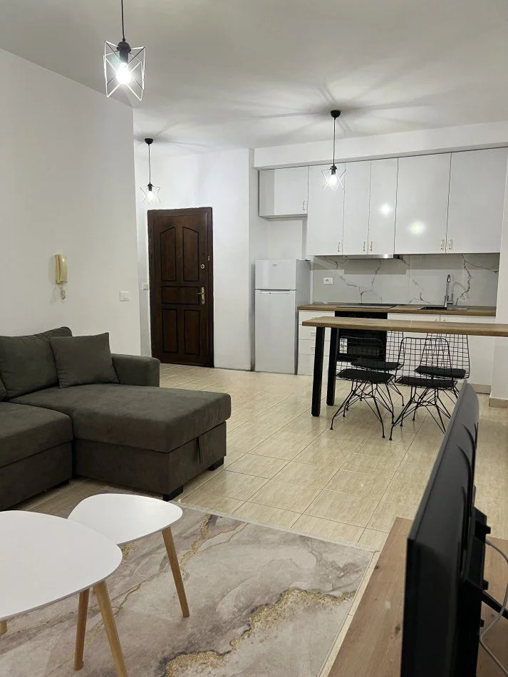 Tirane, jepet me qera apartament 2+1+Ballkon Kati 3, 75 m² 550 € (KODRA E DIELLIT)