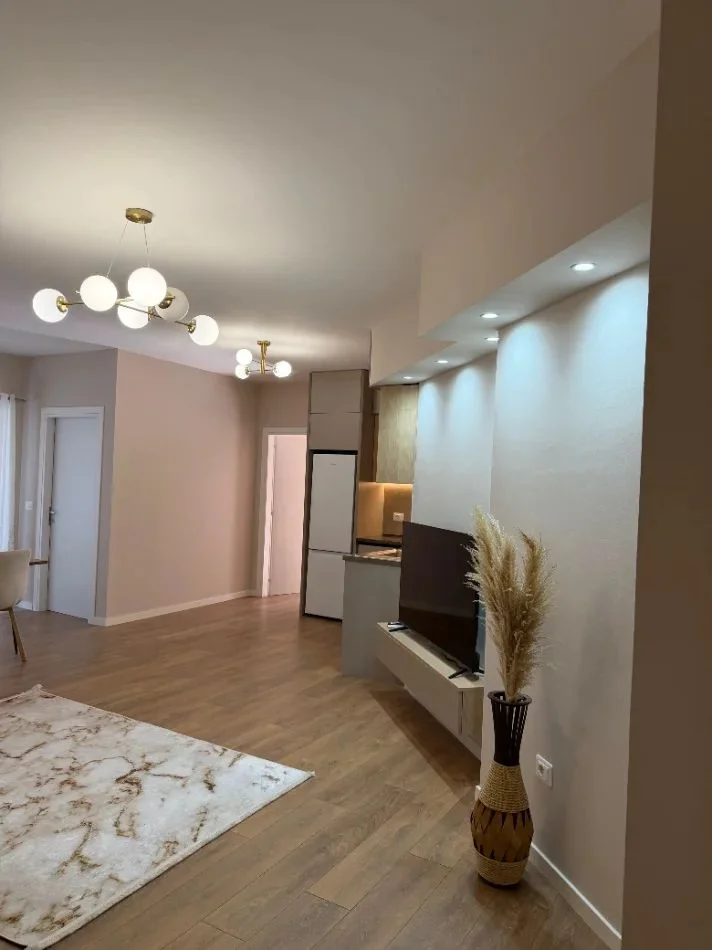 Tirane, jepet me qera apartament 2+1+Ballkon Kati 3, 77 m² 600 € (YZBERISHT RRUGA 3 DESHMORET)