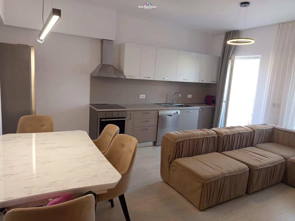 Tirane, jepet me qera apartament 2+1+Ballkon Kati 3, 80 m² 680 €