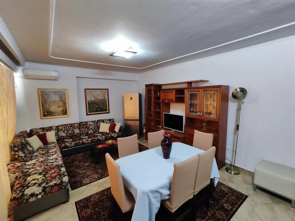 Tirane, jepet me qera apartament 2+1+Ballkon Kati 3, 80 m² 850 € (KOMPLEKSI DELIJORGJI)