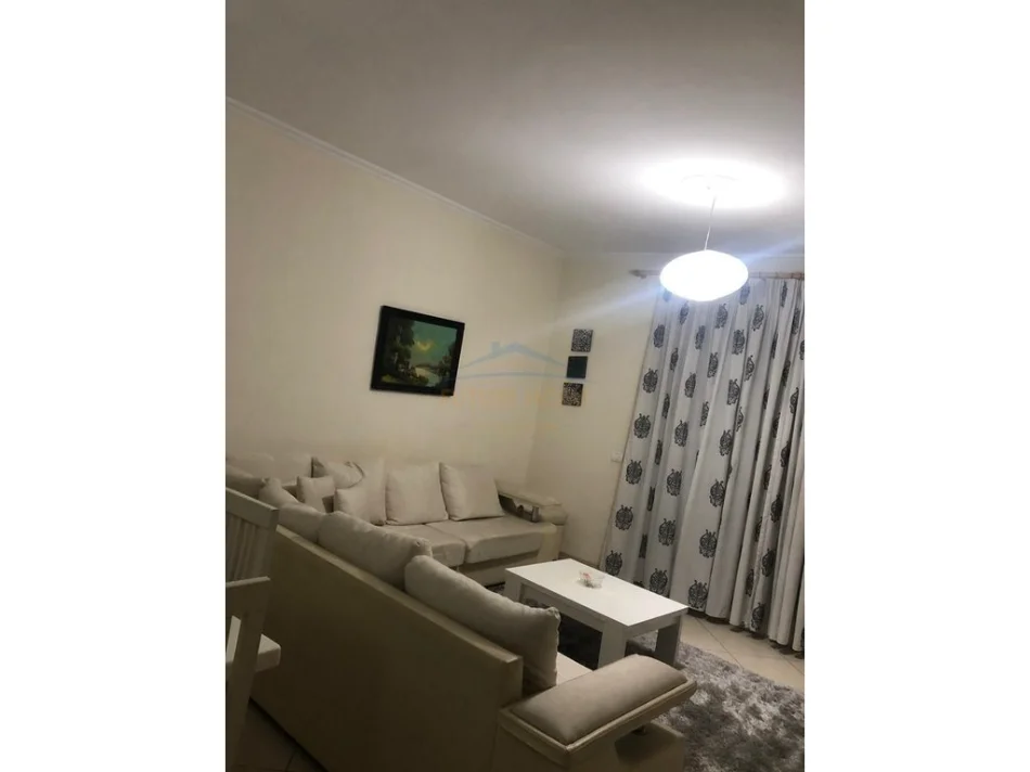 Tirane, jepet me qera apartament 2+1+Ballkon Kati 3, 85 m² 500 € (Unaza e Re)