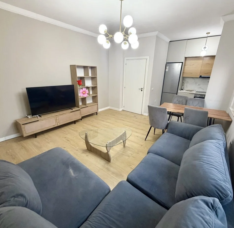 Tirane, jepet me qera apartament 2+1+Ballkon Kati 3, 85 m² 750 € (KOMUNA E PARISIT)