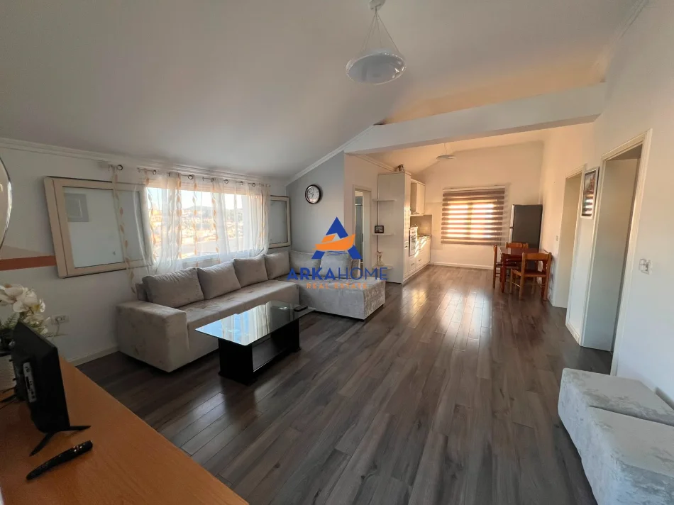 Tirane, jepet me qera apartament 2+1+Ballkon Kati 3, 86 m² 428 €