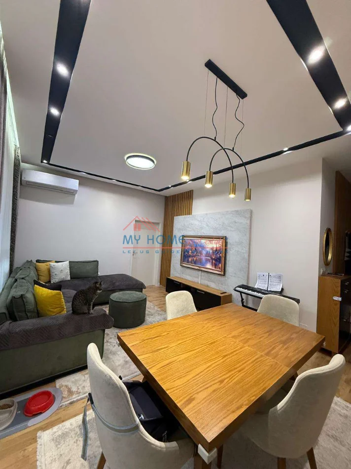 Tirane, jepet me qera apartament 2+1+Ballkon Kati 3, 90 m² 600 € (Ali Demi)