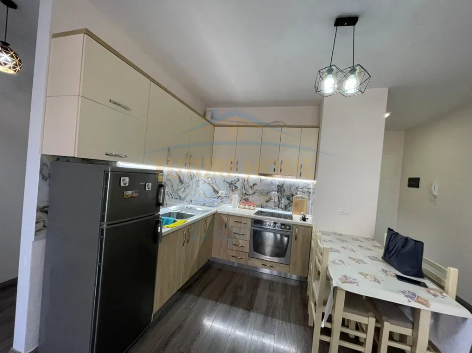 Tirane, jepet me qera apartament 2+1+Ballkon Kati 3, 94 m² 750 € (Don Bosko)