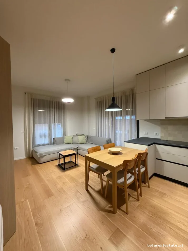 Tirane, jepet me qera apartament 2+1+Ballkon Kati 3, 95 m² 1.300 € (Rruga e Kosovareve)