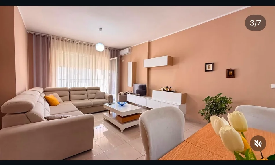 Tirane, jepet me qera apartament 2+1+Ballkon Kati 3, 98 m² 600 € (Ish Restorant Durresi)
