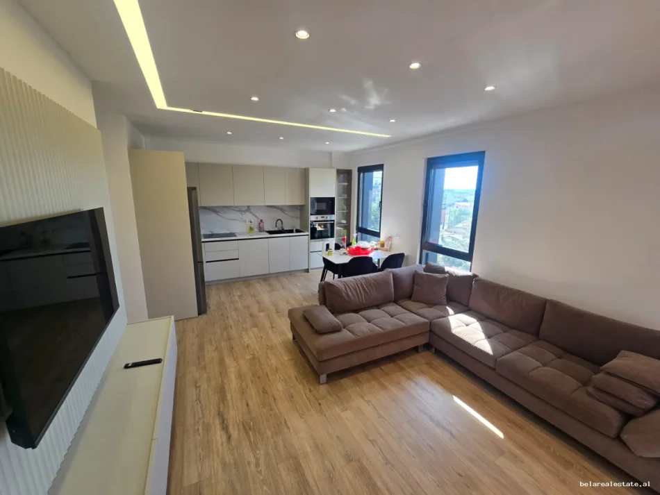 Tirane, jepet me qera apartament 2+1+Ballkon Kati 4, 105 m² 700 € (Xhanfize Keko)