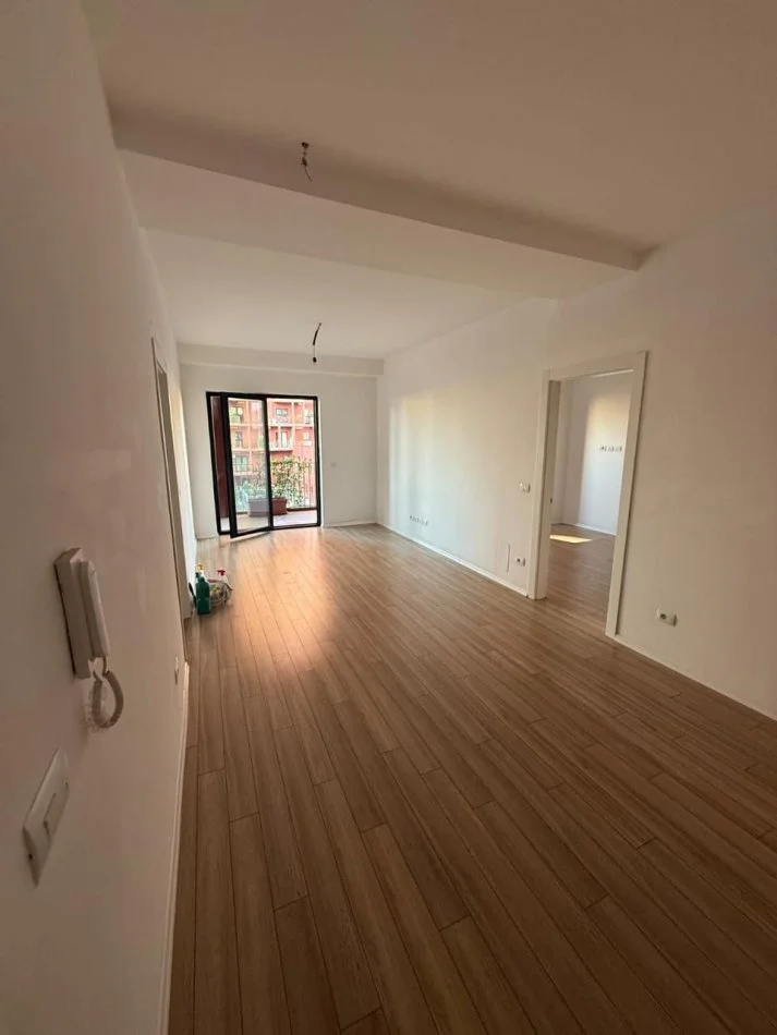 Tirane, jepet me qera apartament 2+1+Ballkon Kati 4, 114 m² 1.200 € (RRUGA E KAVAJES)