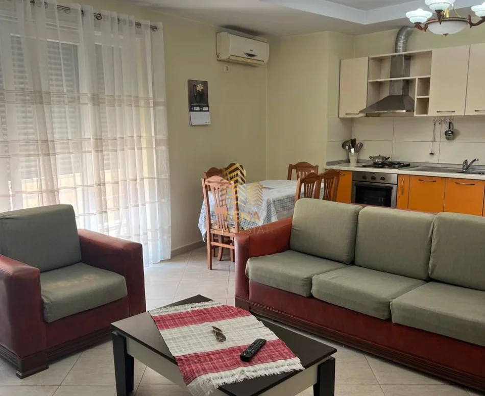 Tirane, jepet me qera apartament 2+1+Ballkon Kati 4, 114 m² 700 € (Pazari i Ri)