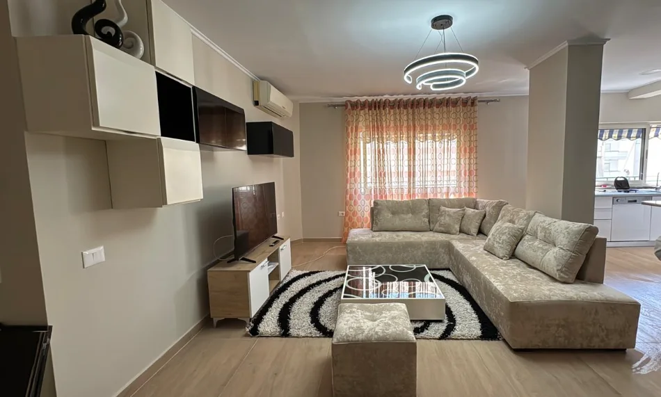 Tirane, jepet me qera apartament 2+1+Ballkon Kati 4, 115 m² 80.000 LEKE (KOMUNA E PARISIT)