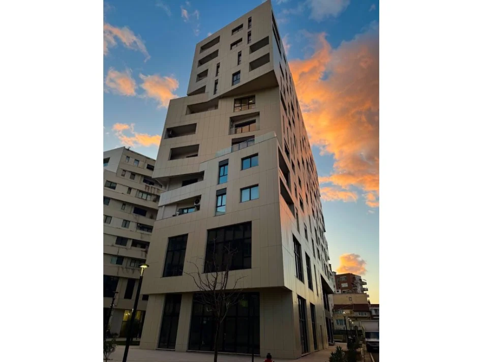 Tirane, jepet me qera apartament 2+1+Ballkon Kati 4, 120 m² 1.000 €