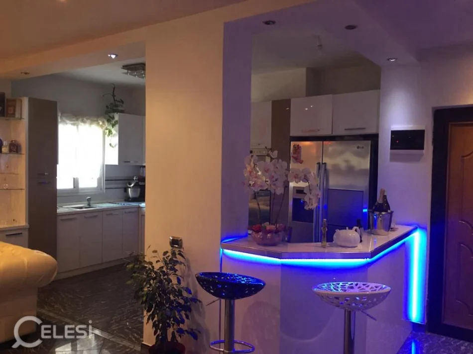Tirane, jepet me qera apartament 2+1+Ballkon Kati 4, 125 m² 800 € (KOMUNA E PARISIT)