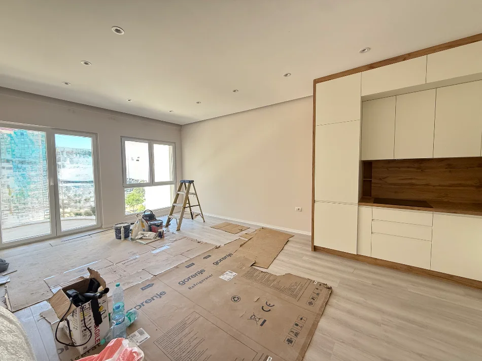 Tirane, jepet me qera apartament 2+1+Ballkon Kati 4, 145 m² 1.200 € (Rruga Hysni Gërbolli)