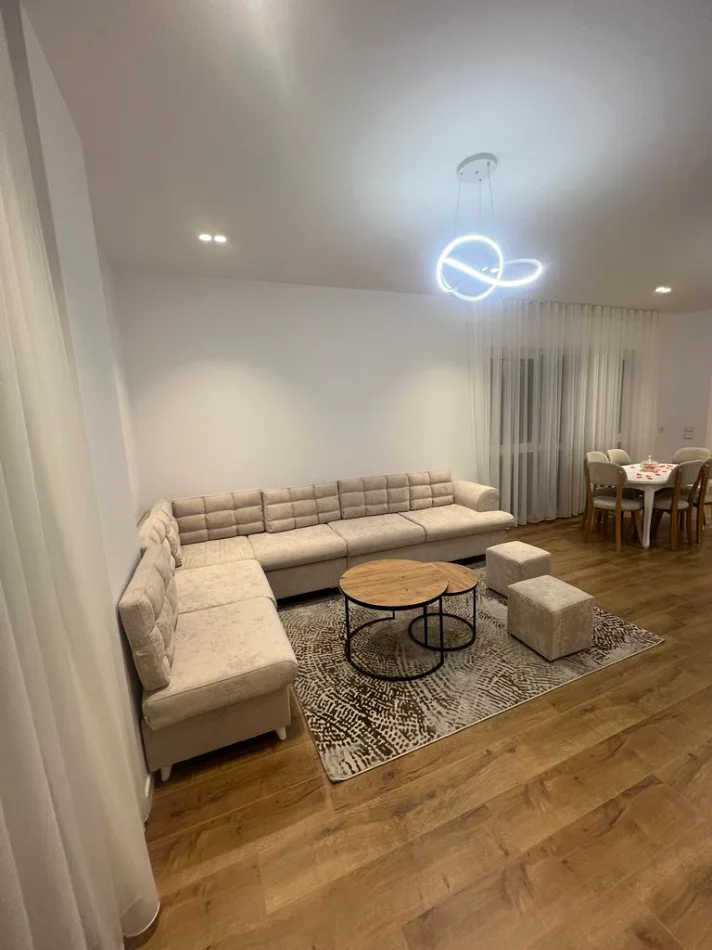 Tirane, jepet me qera apartament 2+1+Ballkon Kati 4, 150 m² 1.150 € (Rruga 5 Maji)