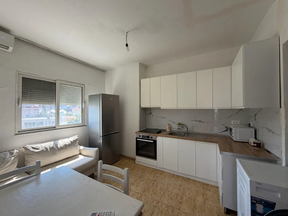Tirane, jepet me qera apartament 2+1+Ballkon Kati 4, 70 m² 58.000 leke