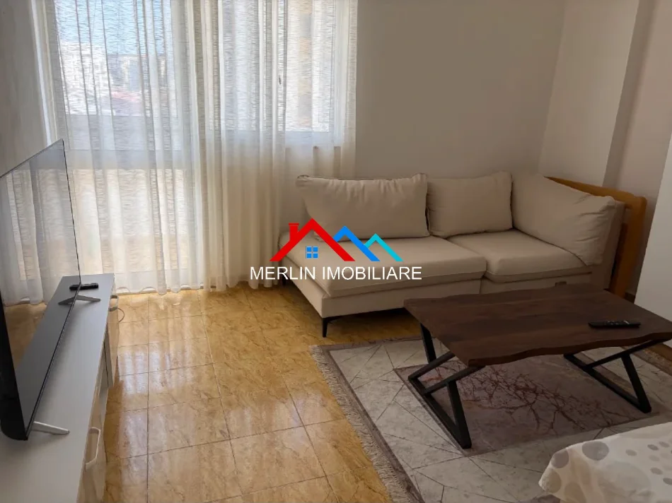 Tirane, jepet me qera apartament 2+1+Ballkon Kati 4, 70 m² 600 € (DON BOSKO)
