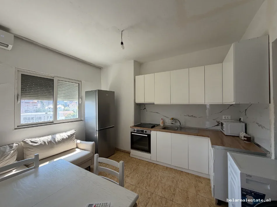 Tirane, jepet me qera apartament 2+1+Ballkon Kati 4, 70 m² 600 € (Don Bosko)