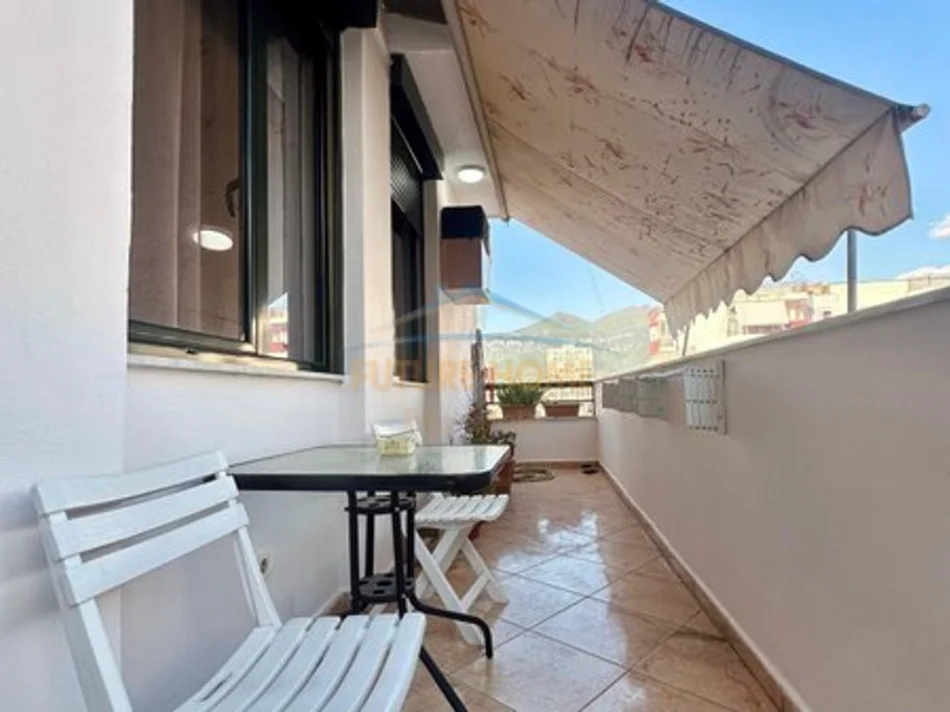 Tirane, jepet me qera apartament 2+1+Ballkon Kati 4, 76 m² 750 €