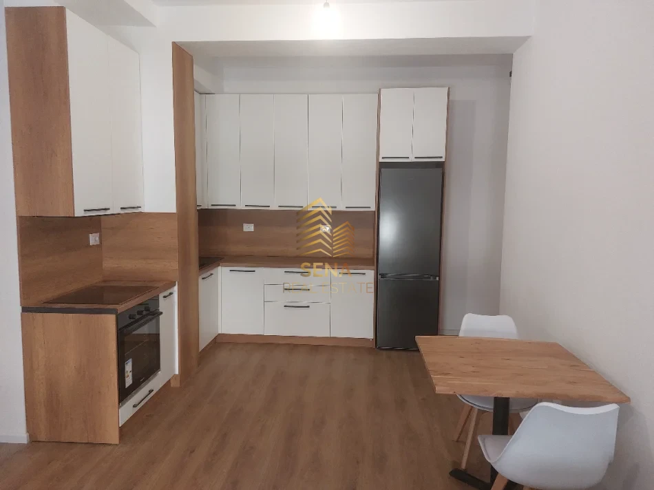 Tirane, jepet me qera apartament 2+1+Ballkon Kati 4, 77 m² 500 € (Ali Demi, Rezidenca Kadiu)