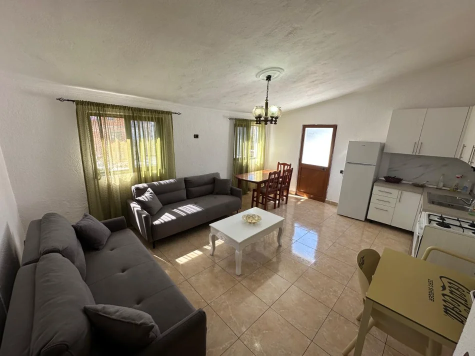 Tirane, jepet me qera apartament 2+1+Ballkon Kati 4, 80 m² 500 € (Rruga e Durresit)