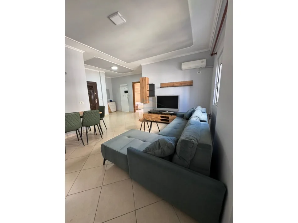 Tirane, jepet me qera apartament 2+1+Ballkon Kati 4, 80 m² 650 € (rruga riza cerova)