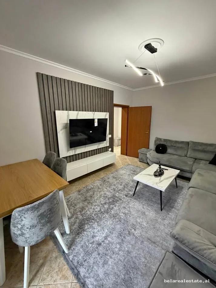 Tirane, jepet me qera apartament 2+1+Ballkon Kati 4, 80 m² 743 € (rruga e durresit)