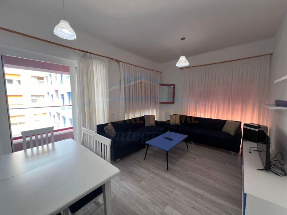 Tirane, jepet me qera apartament 2+1+Ballkon Kati 4, 86 m² 450 € (Ali Dem)