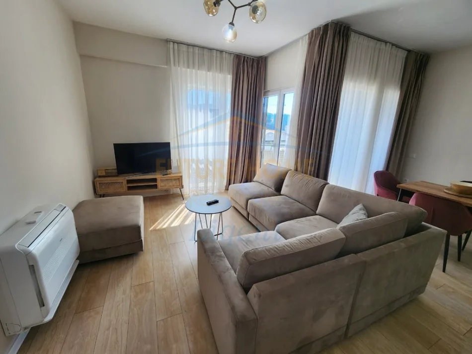 Tirane, jepet me qera apartament 2+1+Ballkon Kati 4, 89 m² (Rruga e Kosovareve)