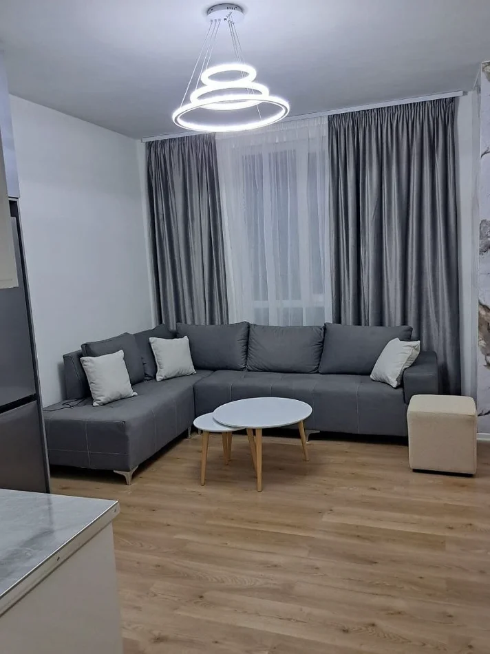 Tirane, jepet me qera apartament 2+1+Ballkon Kati 4, 90 m² 450 € (Paskuqan Tiranë)