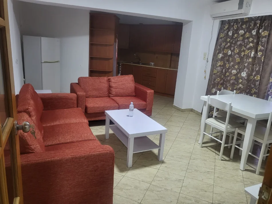 Tirane, jepet me qera apartament 2+1+Ballkon Kati 4, 90 m² 600 € (Pallatet 9 katshe ne Qender Tiranes.)