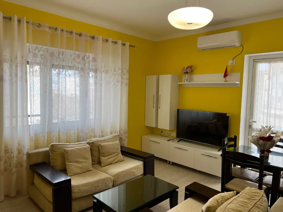 Tirane, jepet me qera apartament 2+1+Ballkon Kati 4, 95 m² 600 € (Don Bosko)