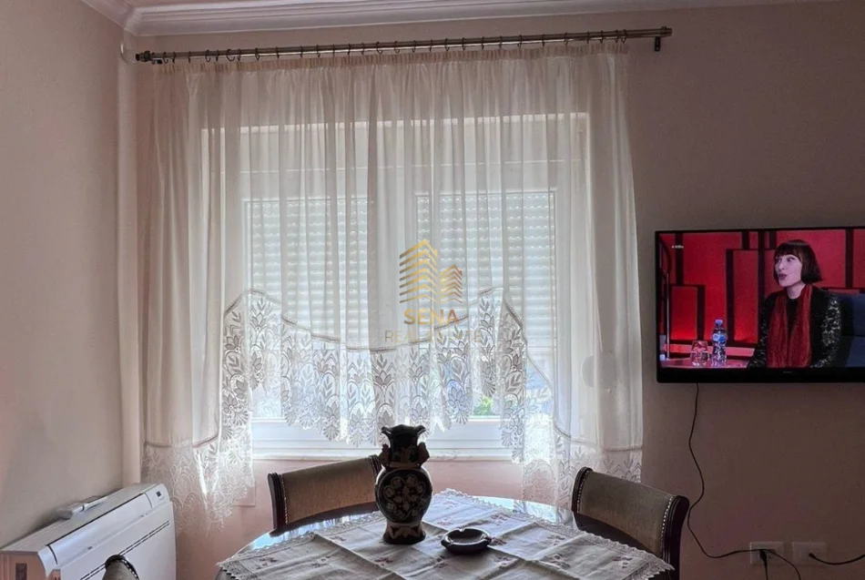 Tirane, jepet me qera apartament 2+1+Ballkon Kati 4, 95 m² 600 € (Rruga e Elbasanit)