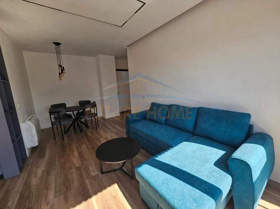 Tirane, jepet me qera apartament 2+1+Ballkon Kati 4, 98 m² 950 € (Tregu Elektrik)