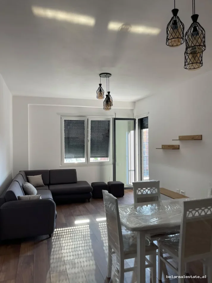 Tirane, jepet me qera apartament 2+1+Ballkon Kati 5, 100 m² 480 € (Paskuqan)