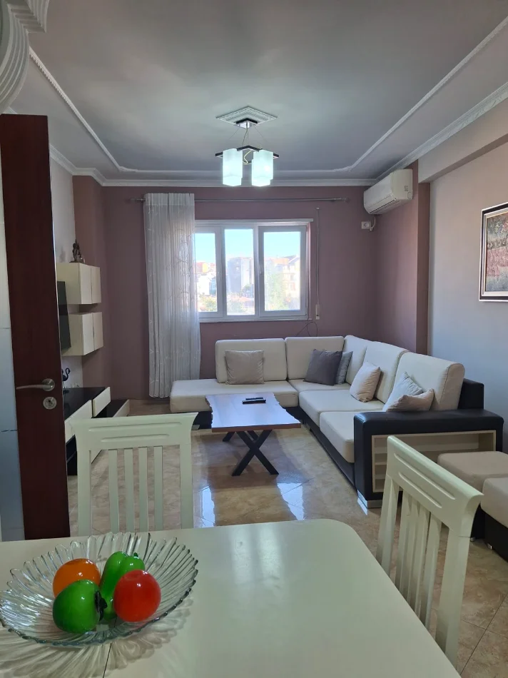 Tirane, jepet me qera apartament 2+1+Ballkon Kati 5, 100 m², 60,000 Leke (Ali Demi)