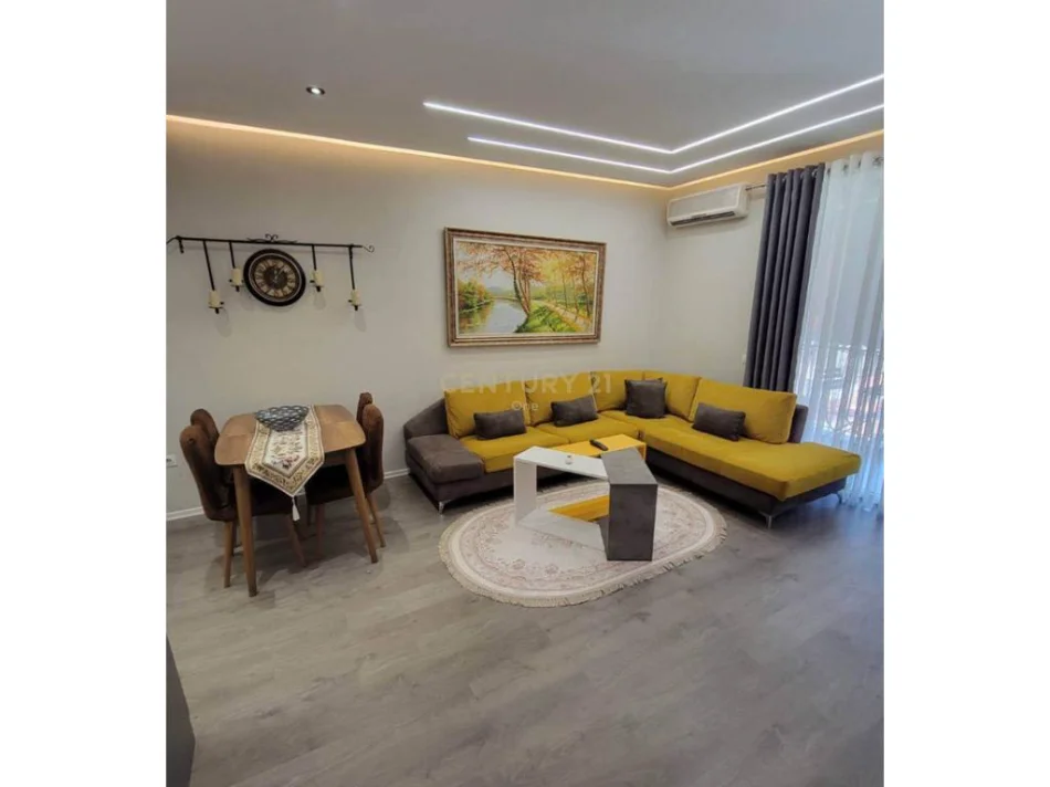 Tirane, jepet me qera apartament 2+1+Ballkon Kati 5, 111 m² 800 €