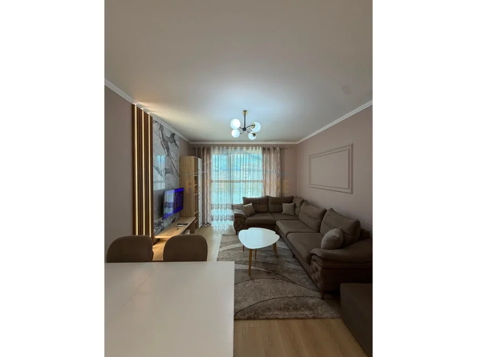 Tirane, jepet me qera apartament 2+1+Ballkon Kati 5, 68 m² 600 € (Unaza e Re)