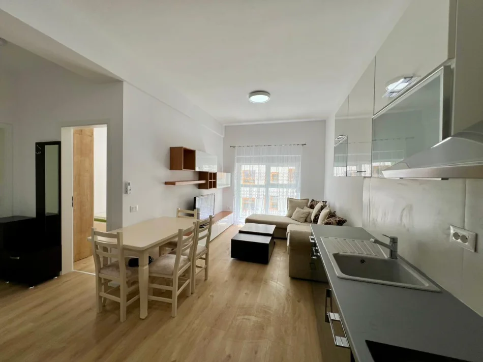 Tirane, jepet me qera apartament 2+1+Ballkon Kati 5, 70 m² 450 € (Rezidenca Mangalem 21)