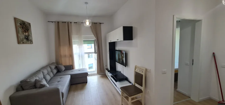 Tirane, jepet me qera apartament 2+1+Ballkon Kati 5, 70 m² 500 € (Ali Demi/Rezidenca Kadiu)