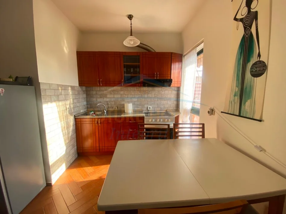 Tirane, jepet me qera apartament 2+1+Ballkon Kati 5, 72 m² 1.200 € (Rruga e Elbasanit)