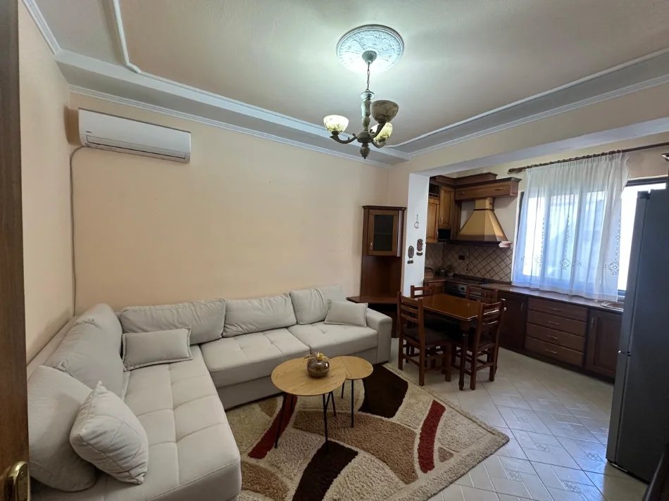 Tirane, jepet me qera apartament 2+1+Ballkon Kati 5, 75 m² 500 € (5 Maji)