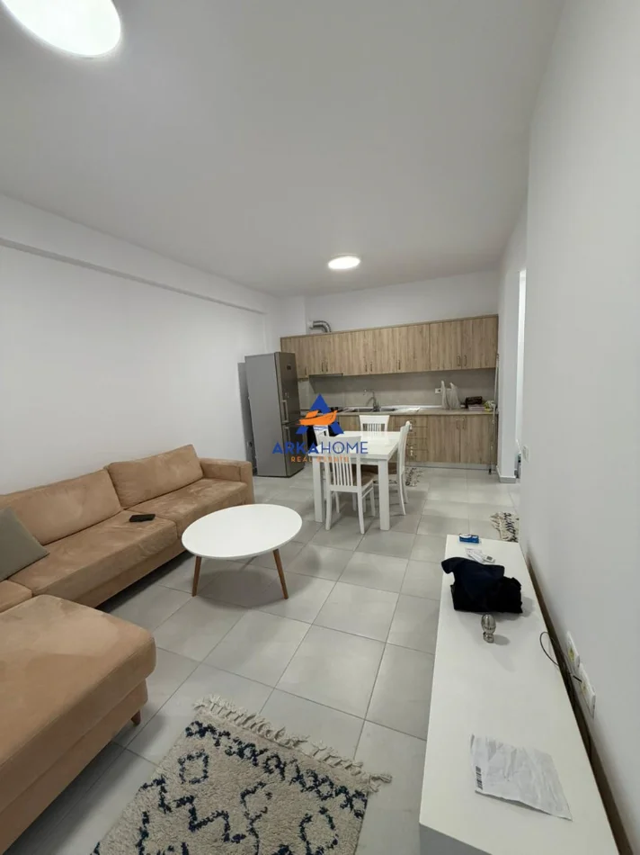 Tirane, jepet me qera apartament 2+1+Ballkon Kati 5, 80 m² 643 €