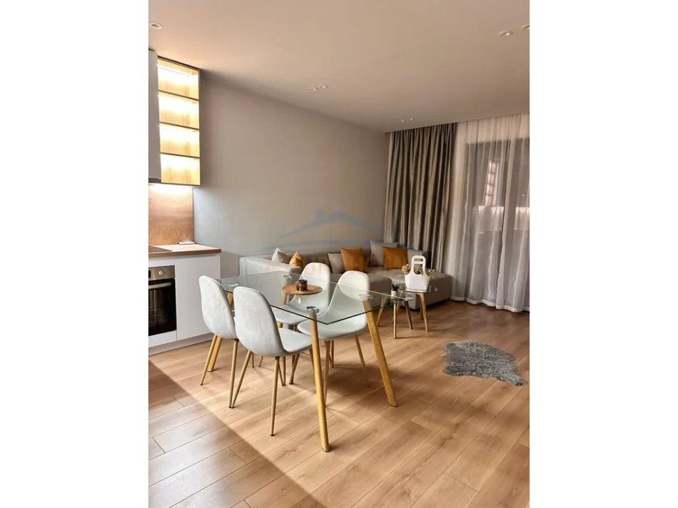 Tirane, jepet me qera apartament 2+1+Ballkon Kati 5, 86 m² 850 €