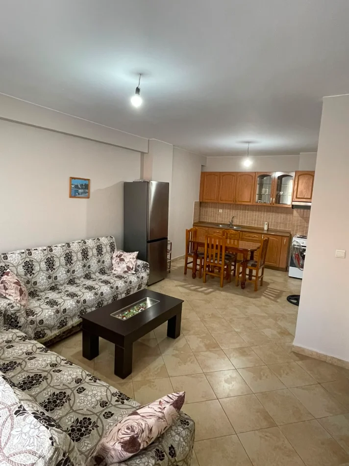Tirane, jepet me qera apartament 2+1+Ballkon Kati 5, 90 m² 420 € (Yzberisht)